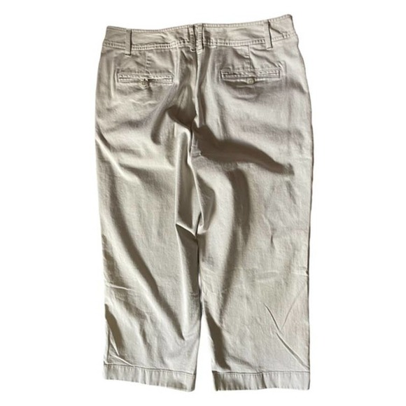𝅺L.L. Bean Khaki Crop Pants Size 14 - Picture 4 of 9